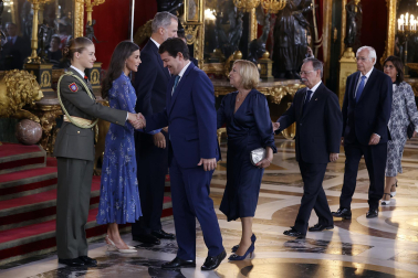 Recepción de los reyes en el Palacio Real, a la que este año se ha sumado la princesa Leonor.