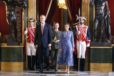 Recepción de los reyes en el Palacio Real, a la que este año se ha sumado la princesa Leonor.