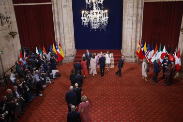 Los Reyes, Felipe y Letizia, la princesa de Asturias, Leonor, y la infanta Sofía han recibido este viernes en audiencia en el Hotel de la Reconquista de Oviedo a los patronos y miembros de la Fundación Princesa de Asturias, así como a los galardonados en esta edición.