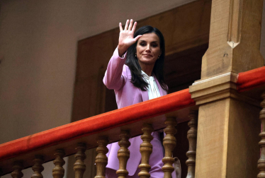 Los Reyes, Felipe y Letizia, la princesa de Asturias, Leonor, y la infanta Sofía han recibido este viernes en audiencia en el Hotel de la Reconquista de Oviedo a los patronos y miembros de la Fundación Princesa de Asturias, así como a los galardonados en esta edición.