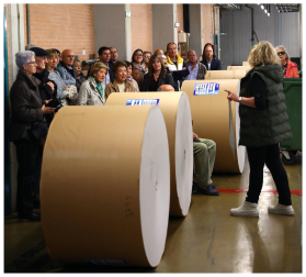 Visita a Diario de Navarra de los suscriptores más antiguos./