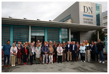 Visita a Diario de Navarra de los suscriptores más antiguos./