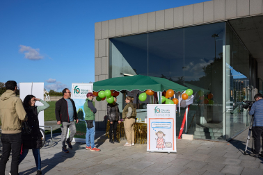IX Certamen- Exhibición Solidaria de Vuelo de Cometas en la estación de autobuses de Pamplona