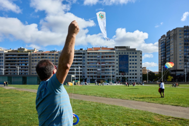 IX Certamen- Exhibición Solidaria de Vuelo de Cometas en la estación de autobuses de Pamplona