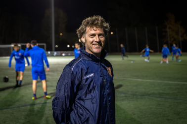 Txiki Akaz, entrenador del Valle de Egüés, antes de la sesión del lunes