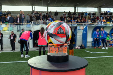 Encuentro de primera ronda de la Copa del Rey 2023/2024 entre C.D. Valle de Egüés y Teruel en el Municipal del Valle de Aranguren