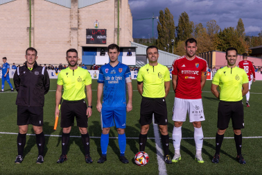 Encuentro de primera ronda de la Copa del Rey 2023/2024 entre C.D. Valle de Egüés y Teruel en el Municipal del Valle de Aranguren
