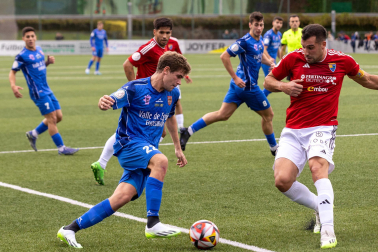 Encuentro de primera ronda de la Copa del Rey 2023/2024 entre C.D. Valle de Egüés y Teruel en el Municipal del Valle de Aranguren
