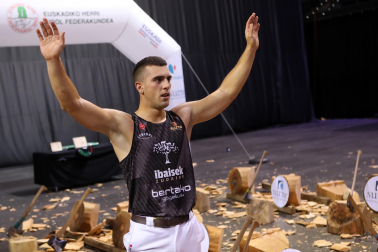 Fotos del campeonato de Aizkora en el Navarra Arena.