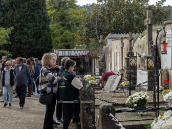 Visita de los fieles al cementerio de Estella el 1 de noviembre