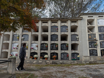 Visita de los fieles al cementerio de Estella el 1 de noviembre