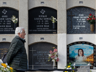 Visita de los fieles al cementerio de Estella el 1 de noviembre
