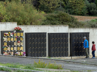 Visita de los fieles al cementerio de Estella el 1 de noviembre
