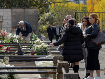Visita de los fieles al cementerio de Estella el 1 de noviembre
