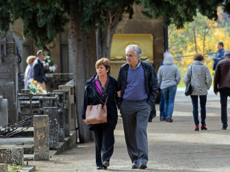 Visita de los fieles al cementerio de Estella el 1 de noviembre