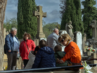 Visita de los fieles al cementerio de Estella el 1 de noviembre