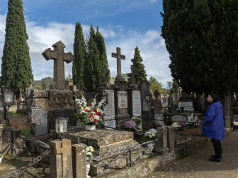 Visita de los fieles al cementerio de Estella el 1 de noviembre