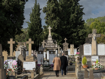 Visita de los fieles al cementerio de Estella el 1 de noviembre
