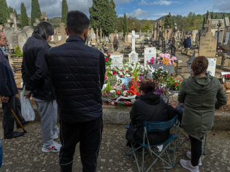 Visita de los fieles al cementerio de Estella el 1 de noviembre