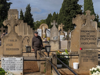 Visita de los fieles al cementerio de Estella el 1 de noviembre