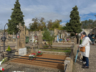 Visita de los fieles al cementerio de Estella el 1 de noviembre