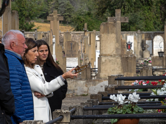 Visita de los fieles al cementerio de Estella el 1 de noviembre