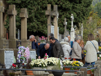 Visita de los fieles al cementerio de Estella el 1 de noviembre