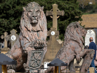 Visita de los fieles al cementerio de Estella el 1 de noviembre