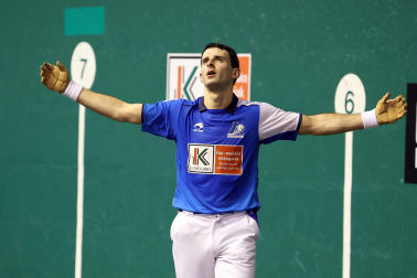 Fotos de la semifinal del Cuatro y Medio entre Altuna y Jaka.