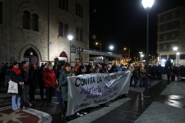 Concentración "contra la violencia vicaria" en Estella.
