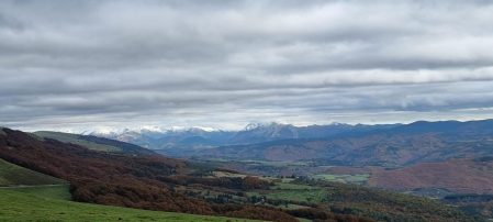 Los Pirineos desde el mirador de Tapla en Irati.