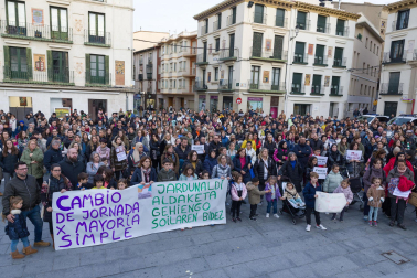 Profesores y familias se agruparon en la Plaza de los Fueros de Tudela