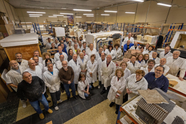 Trabajos en la Asociación de Belenistas de Pamplona a principios de noviembre de 2023