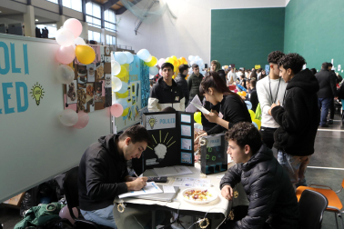 Fotos de la XII Feria de Empresas Simuladas de Navarra, celebrada en Elizondo.