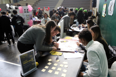 Fotos de la XII Feria de Empresas Simuladas de Navarra, celebrada en Elizondo.