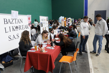 Fotos de la XII Feria de Empresas Simuladas de Navarra, celebrada en Elizondo.