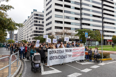 Foto de la marcha en Erripagaña para reclamar dotaciones./