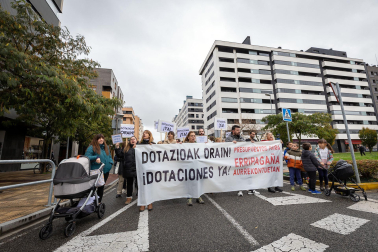 Foto de la marcha en Erripagaña para reclamar dotaciones./