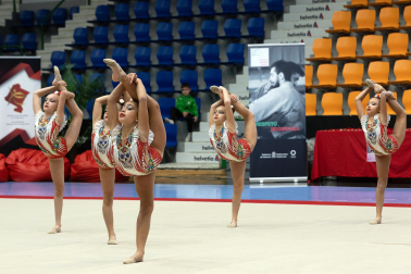 Fotos del Trofeo Comunidad Foral de gimnasia en Anaitasuna./