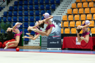 Fotos del Trofeo Comunidad Foral de gimnasia en Anaitasuna./