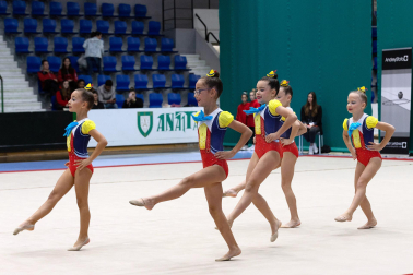 Fotos del Trofeo Comunidad Foral de gimnasia en Anaitasuna./