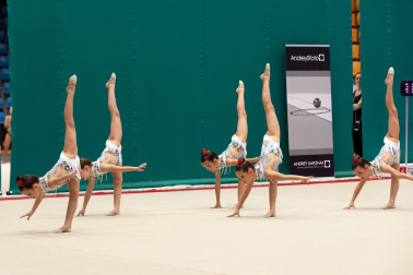 Fotos del Trofeo Comunidad Foral de gimnasia en Anaitasuna./