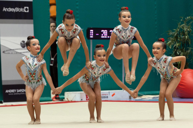 Fotos del Trofeo Comunidad Foral de gimnasia en Anaitasuna./