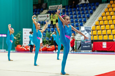 Fotos del Trofeo Comunidad Foral de gimnasia en Anaitasuna./