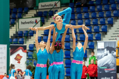 Fotos del Trofeo Comunidad Foral de gimnasia en Anaitasuna./