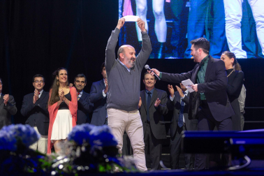 Fotos de la IX gala de Niños contra el Cáncer, en el Pabellón Navarra Arena.