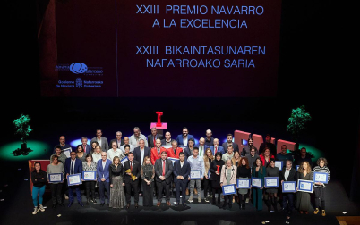 Foto de grupo de las entidades y empresas galardonadas con el XXIII Premio Navarro a la Excelencia