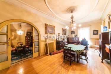 Salón entarimado