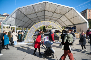 Inauguración de la pista de hielo en la Plaza del Castillo de Pamplona./