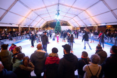 Fotos de la inauguración de la pista de patinaje sobre hielo de la plaza del Castillo